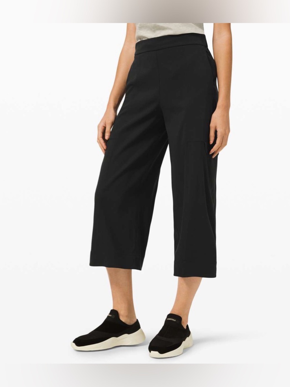 Lululemon Metropolis Maven High Rise Crop in black size 4